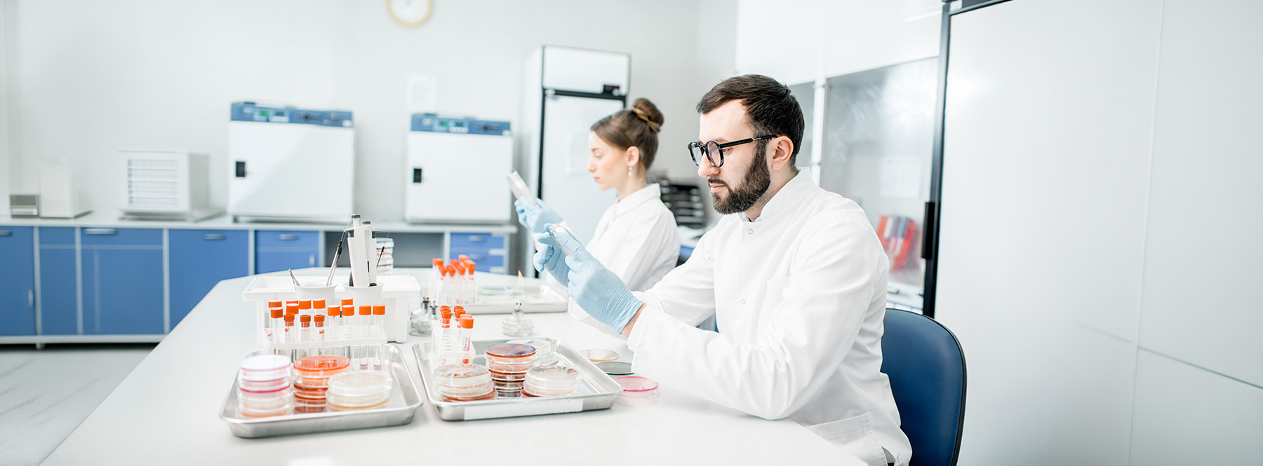 laboratory assitant work pathology clinical